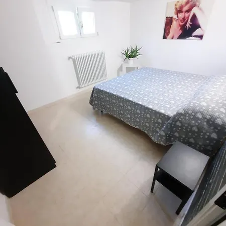 Bilocale In Zona Tranquilla Apartman