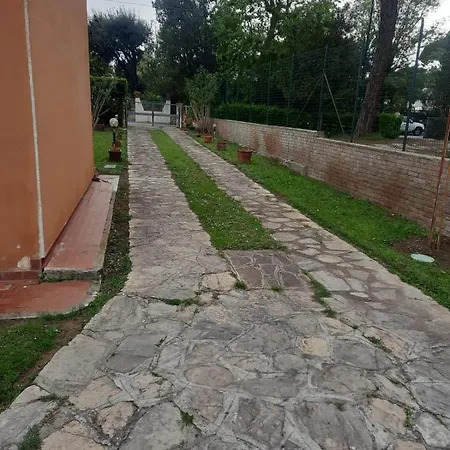 Bilocale In Zona Tranquilla Apartman *